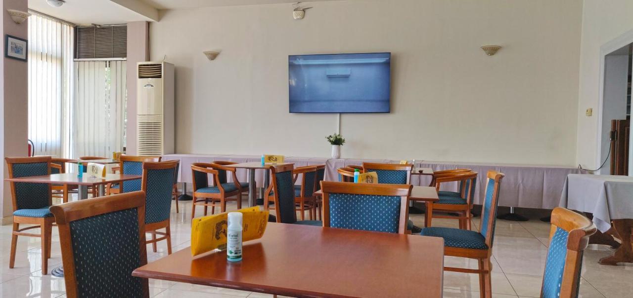 Delfini Hotel Patras Exterior photo