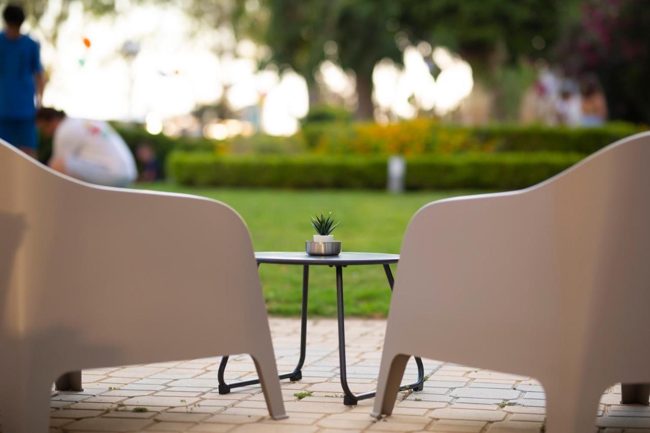 Delfini Hotel Patras Exterior photo